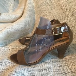 Nude/ Camel Sam & Libby Sandal
